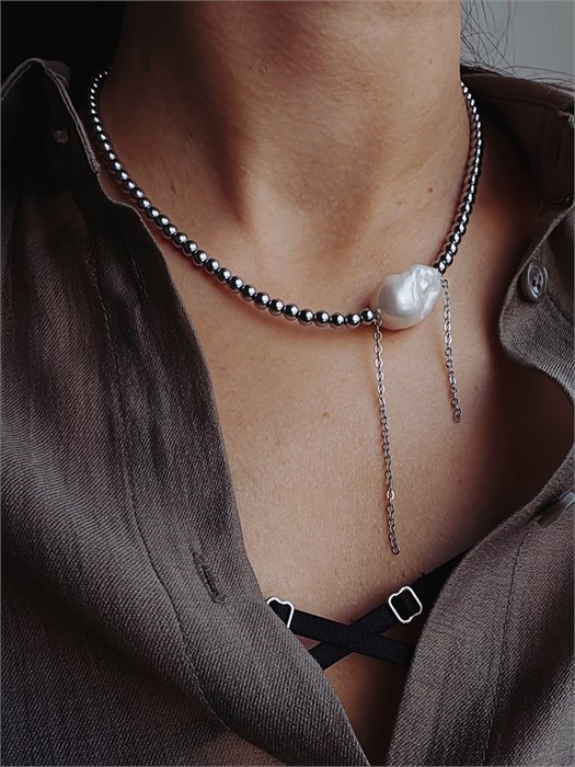 Чокер из гематита с барочной жемчужиной 2349