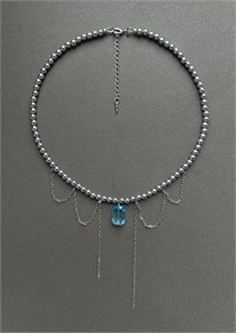 Колье из гематита с кристаллом Swarovski 2246