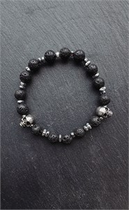 Браслет из лавы и гематита с черепами 2368
