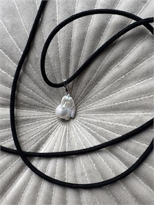 Кулон с барочной жемчужиной на шнурке 2394